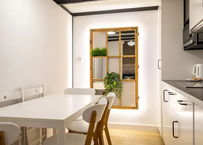 Klimatyczny Z Antresola W Kamienicy Warschau