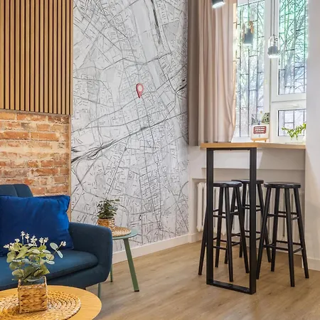 Klimatyczny Z Antresola W Kamienicy Lägenhet