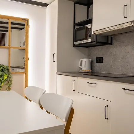 Klimatyczny Z Antresola W Kamienicy Warszawa