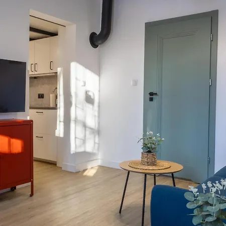 Klimatyczny Z Antresola W Kamienicy Lägenhet *