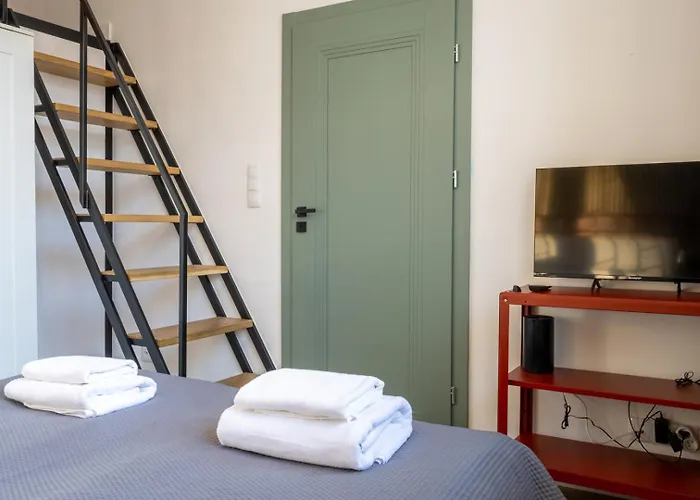 Klimatyczny Z Antresola W Kamienicy Apartament Warszawa